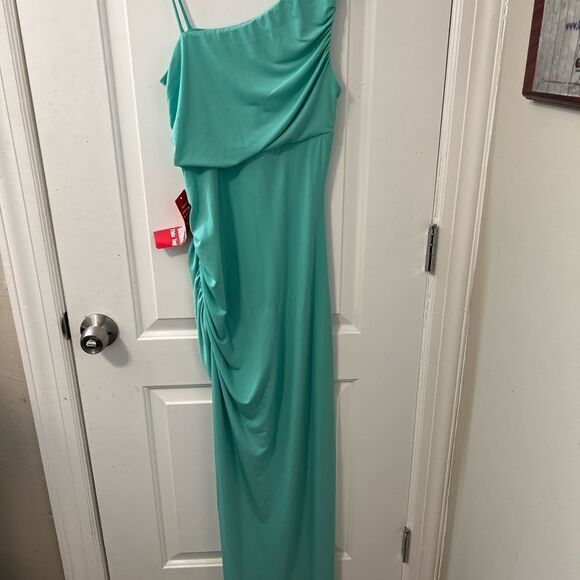 Prom or formal dress - Picture 6 of 8